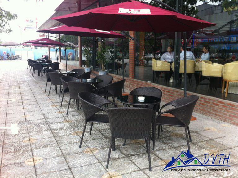 bán dù che quán café