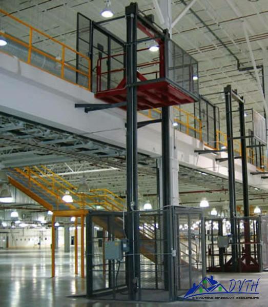 thang nâng hàng tại Cà Mau