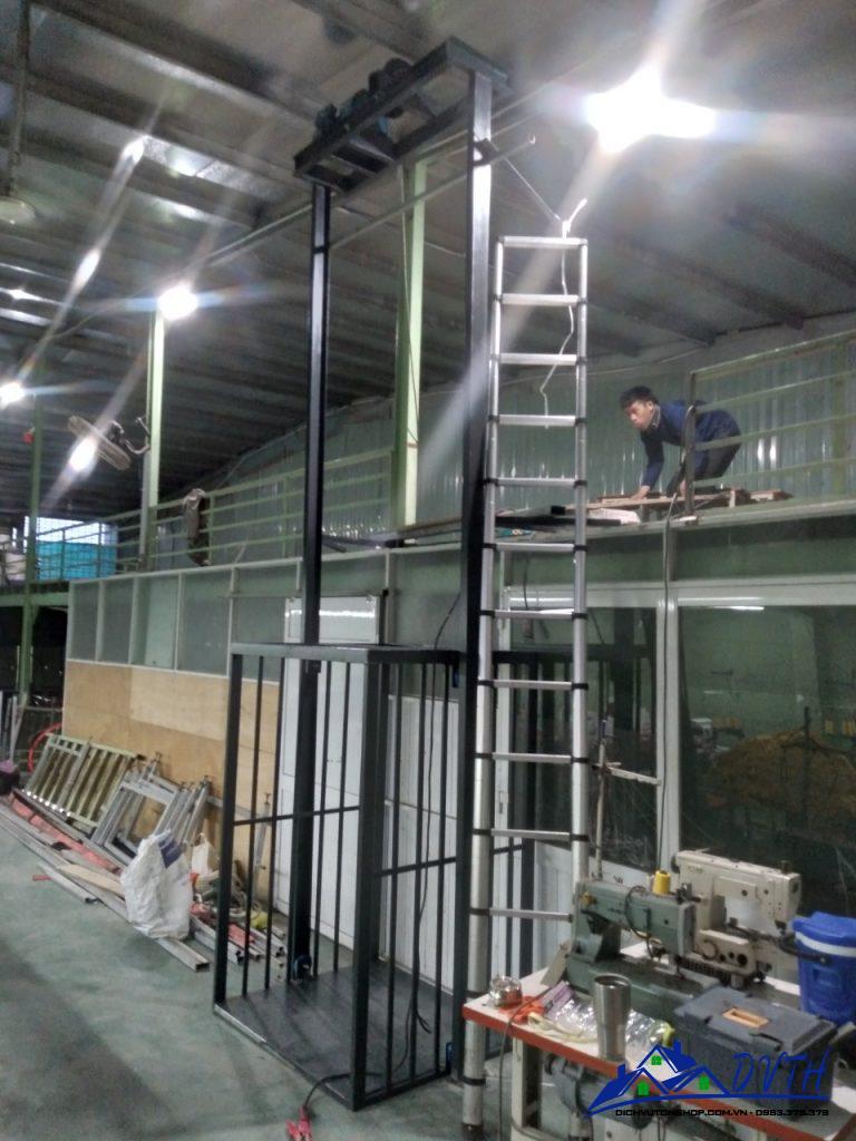 thang nâng hàng tại Điện Biên