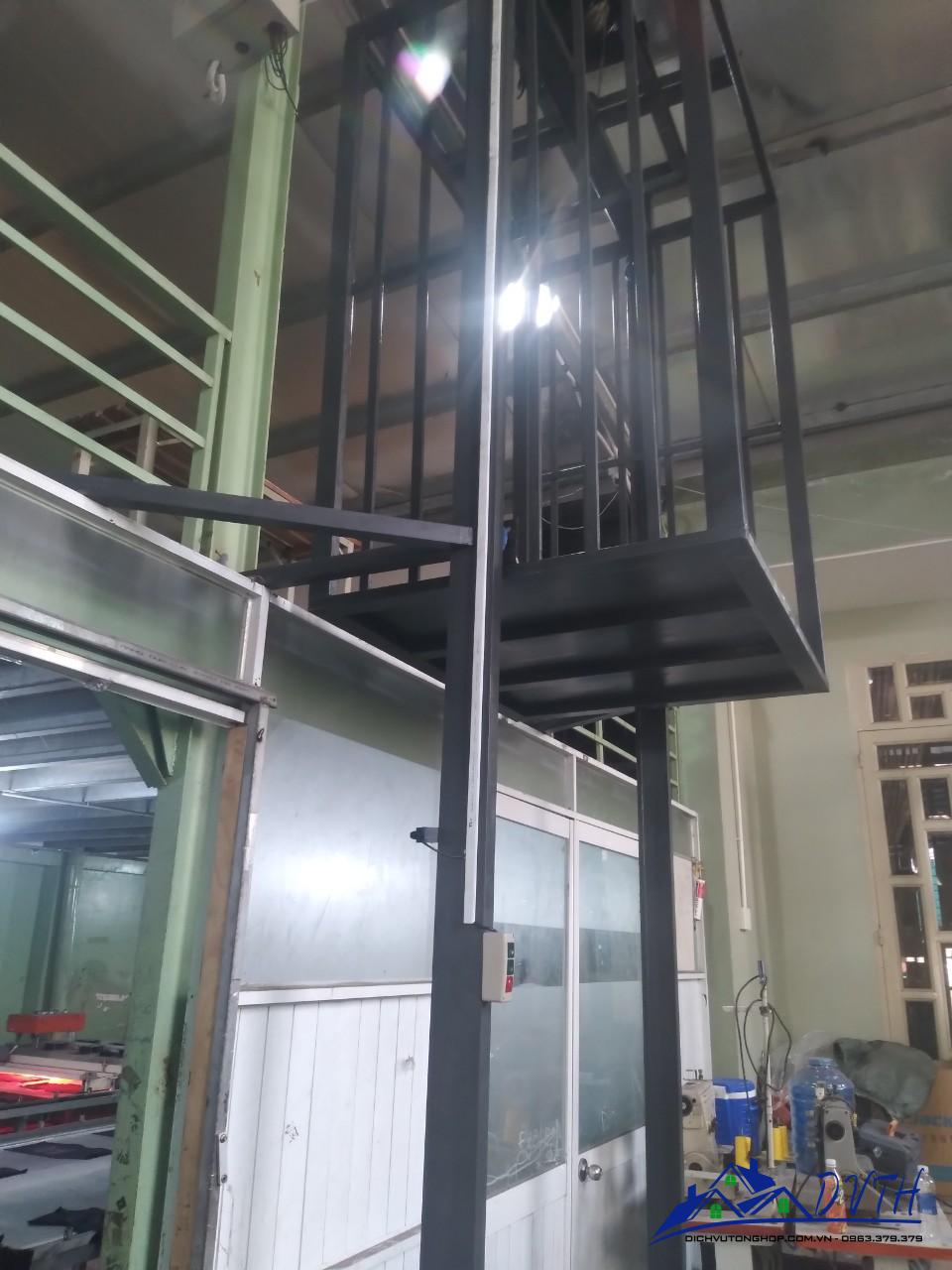 thang nâng hàng tại Sơn La