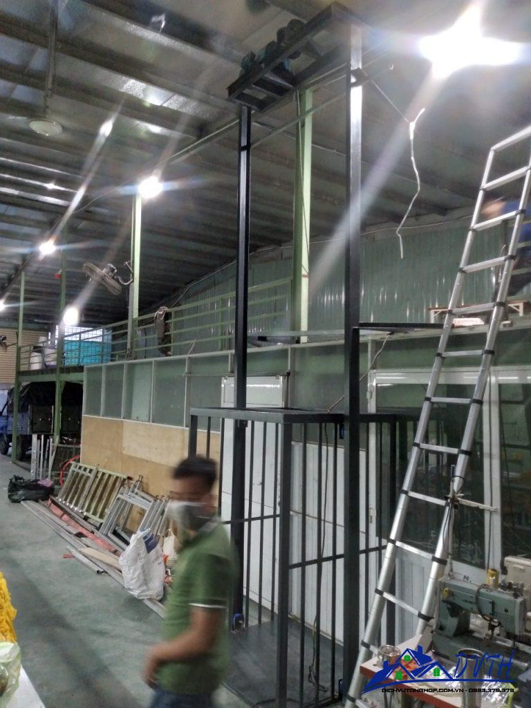 thang nâng hàng tại Quảng Bình