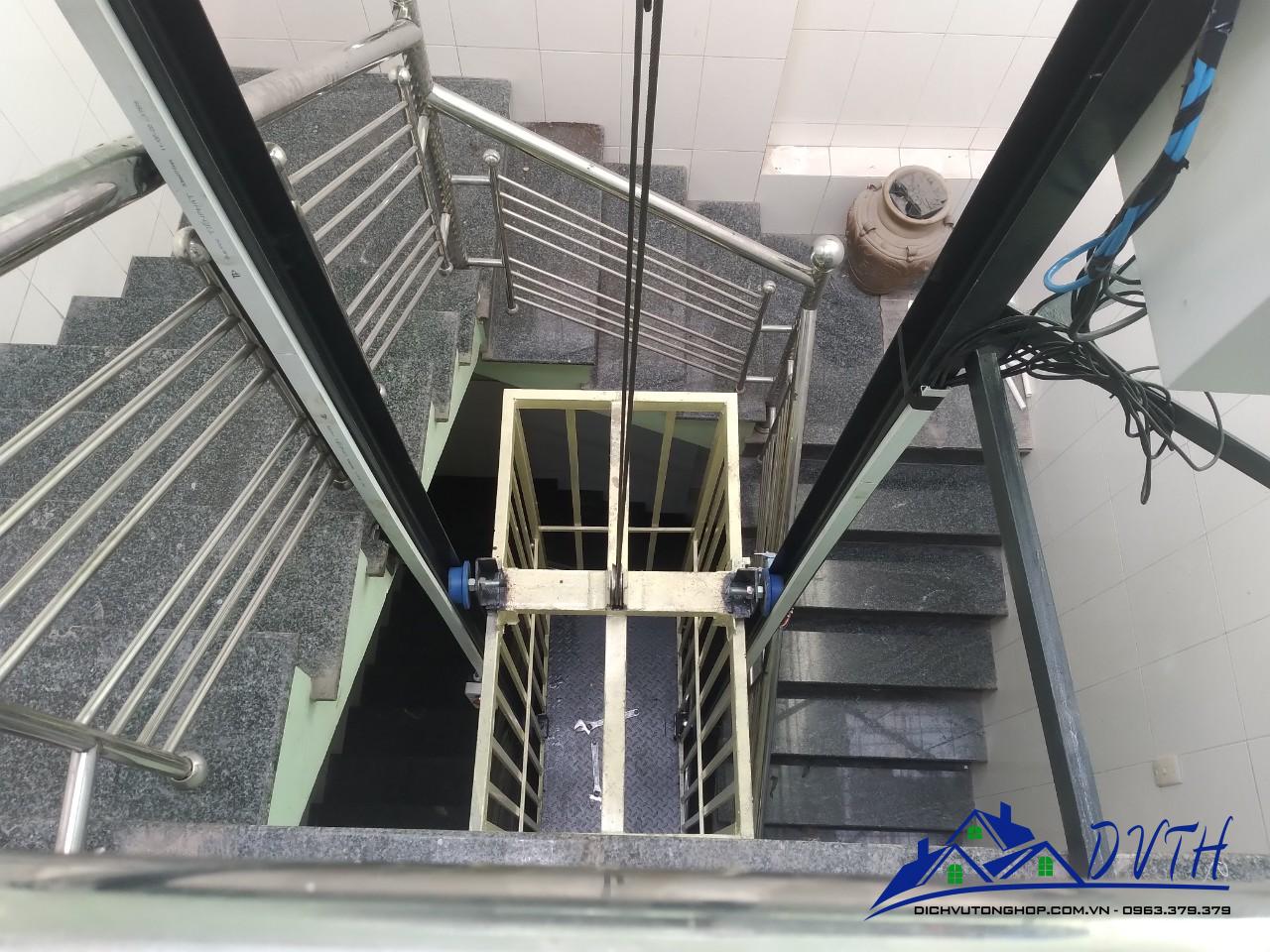 thang nâng hàng tại Điện Biên